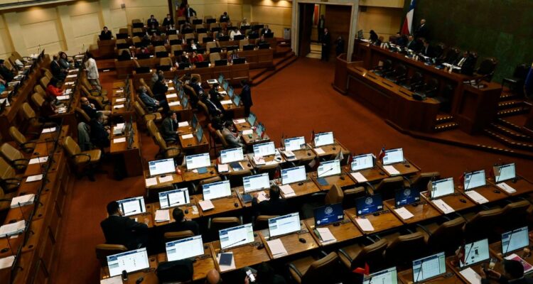Con oficialismo y oposición divididos la Cámara espera la defensa de Vivanco, Matus y Muñoz tras AC