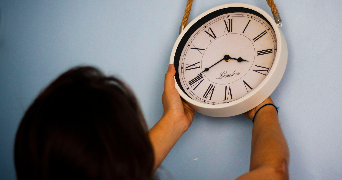 Evita el cansancio: ¿A qué hora hay que acostarse para que no te afecte el cambio de hora?