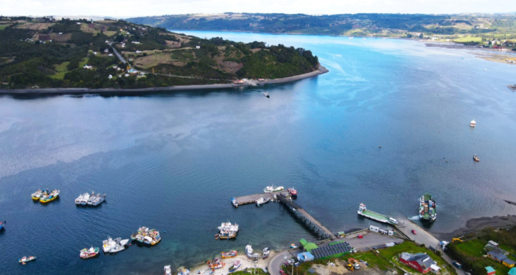 Imagen desde el aire de canal de Dalcahue