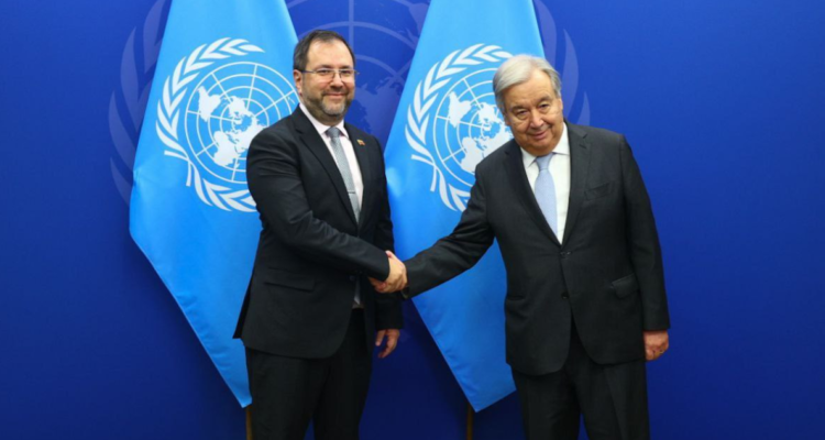 Canciller de Venezuela se reúne con secretario general de la ONU y denuncia agresiones de EEUU