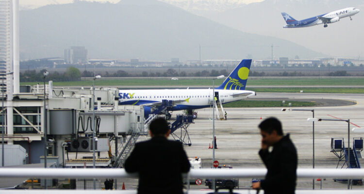 Cancillería critica “unilateral” e “injustificada” suspensión de vuelos de Venezuela con Chile