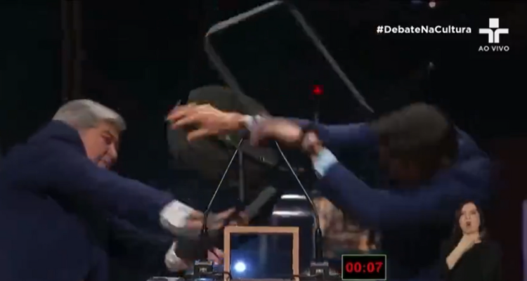 Candidato a la alcaldía de Sao Paulo atacó con una silla a su rival en pleno debate en vivo