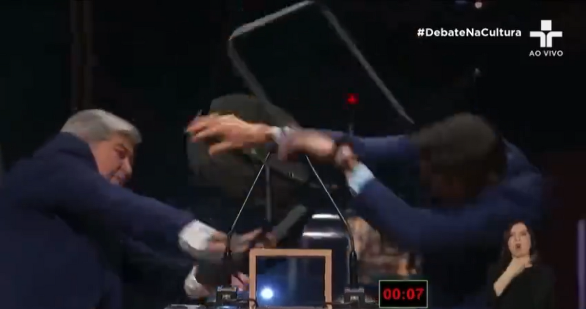 Candidato a la alcaldía de Sao Paulo atacó con una silla a su rival en pleno debate en vivo