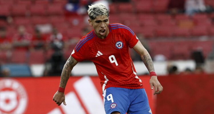 Carlos Palacios La Roja llave River