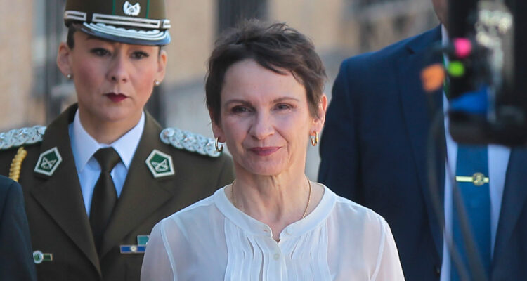 Oposición sigue presionando para acusar constitucionalmente a ministra Tohá