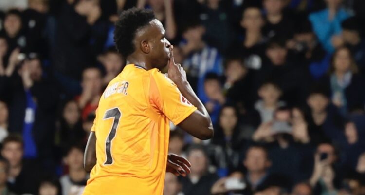 Hincha que insultó a Vinicius en redes sociales recibió millonario castigo.