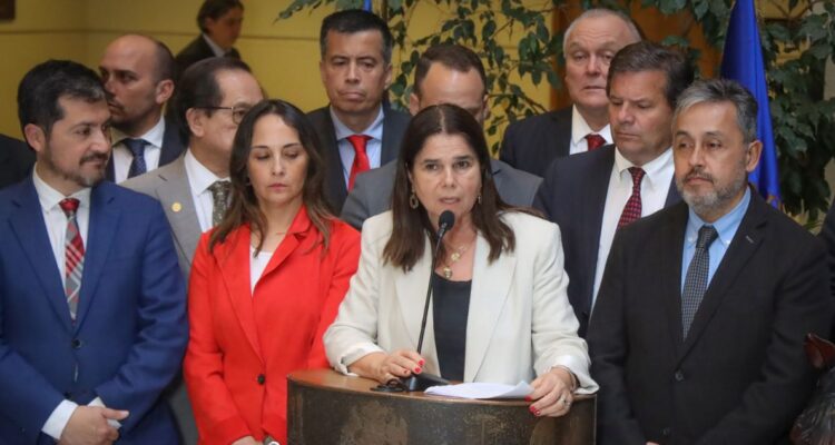 “Nosotros aquí no distinguimos”: Chile Vamos anuncia AC contra supremos Ángela Vivanco y Sergio Muñoz
