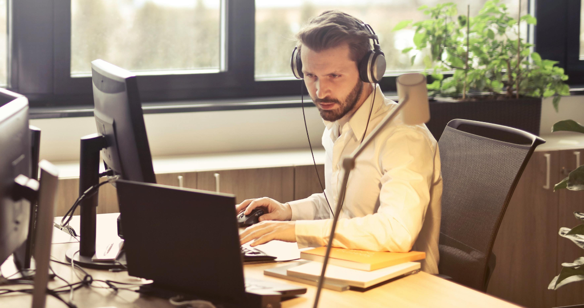 Chilenos son comprometidos en el trabajo, según estudio