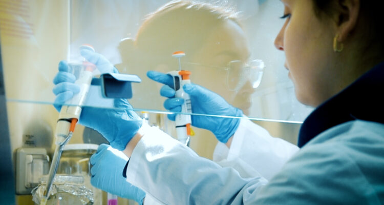 No solo acorta brechas: La importancia de potenciar las ciencias básicas en los profesionales técnicos