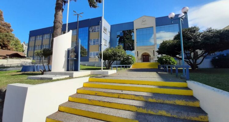 Desvinculan a rector del colegio Bautista de Temuco: apoderados exigen razones