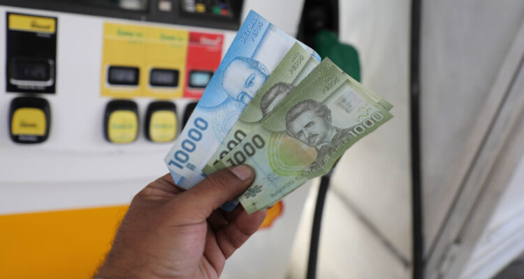 Todo más barato: combustibles y parafina bajan de precio en línea con lo adelantado por Marcel