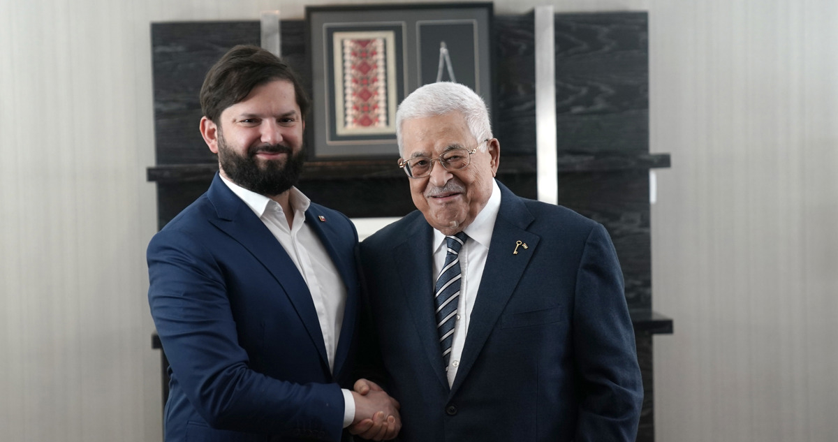 Comunidad Judía critica reunión de Boric con Abbas y lo emplaza a pedir liberación de rehenes de Hamás