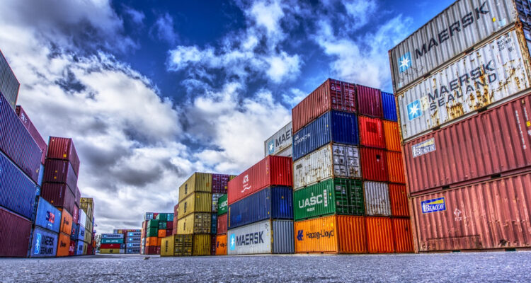 El déficit del comercio exterior de EEUU subió 7,7% en los primeros siete meses del año