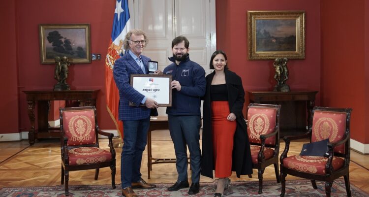 andre rieu y boric junto a ministra de las culturas