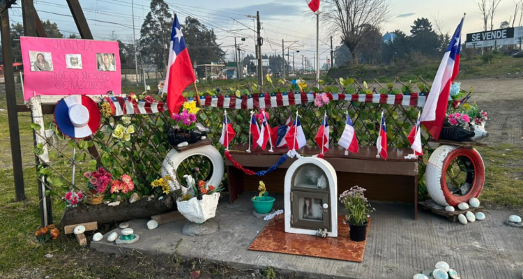Memorial en cruce ferroviario en San Pedro de la Paz
