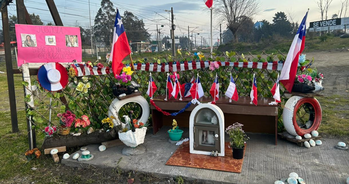 Memorial en cruce ferroviario en San Pedro de la Paz