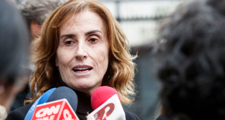 Cubillos justifica millonario sueldo y apunta al FA por Caso Convenios: “La audacia es infinita”