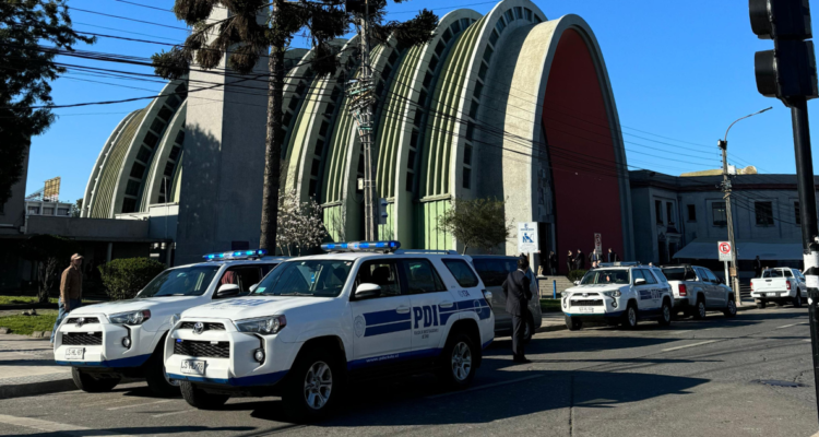 Detienen a sujetos que vendían drogas en Plaza de Armas de Chillán: operaron en medio de funeral PDI