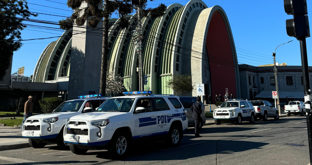Detienen a sujetos que vendían drogas en Plaza de Armas de Chillán: operaron en medio de funeral PDI