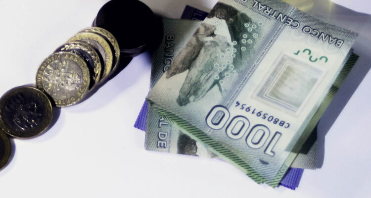 Los salarios en Chile siguen al alza y tres sectores están mostrando las mayores incidencias