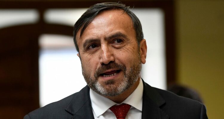 Diputado Pulgar congela participación en bancada DC y se declara inocente ante denuncia por violación