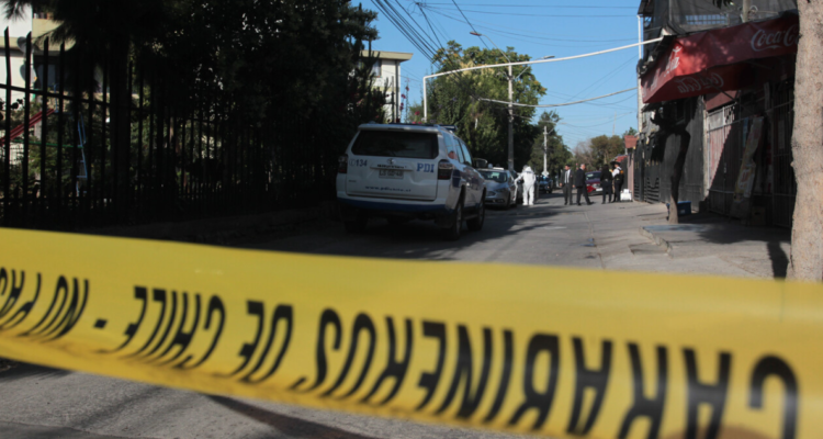 Discusión en fonda de Recoleta termina con hombre asesinado a balazos mientras escapaba en su vehículo