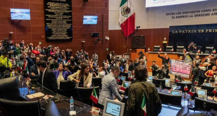 Caos en el Senado de México: aprueban reforma judicial que permitiría elegir a jueces con voto popular