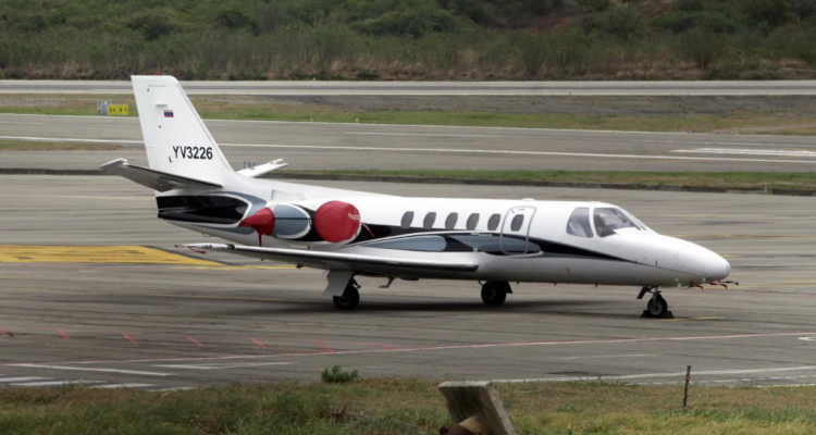 Avión oficial de Venezuela aterrizó de emergencia en Colombia: aseguran que iban a bordo 2 militares