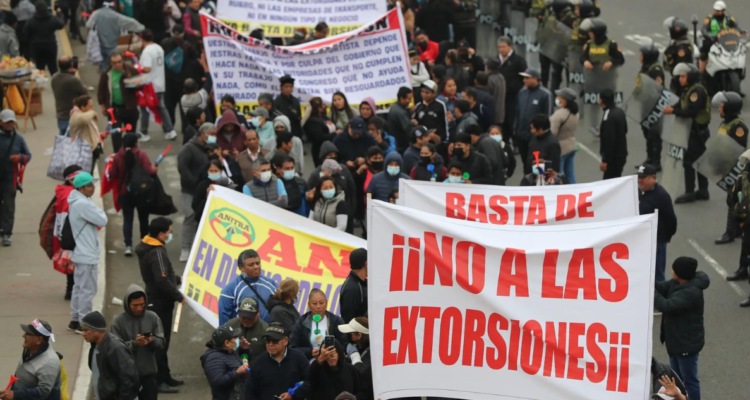 Perú declara estado de emergencia en 11 distritos de Lima ante ola de extorsiones que desató protestas