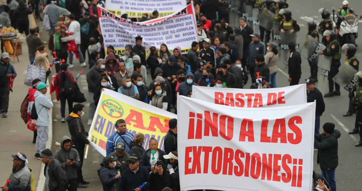Perú declara estado de emergencia en 11 distritos de Lima ante ola de extorsiones que desató protestas