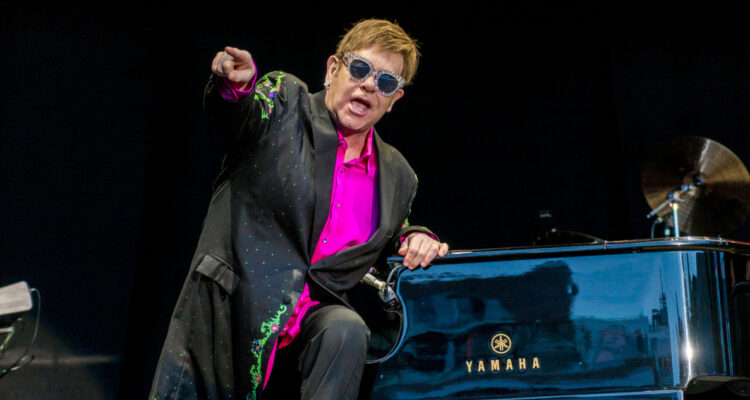 Elton John sufrió compleja lesión que lo dejó con visión limitada en un ojo: “Me estoy recuperando”