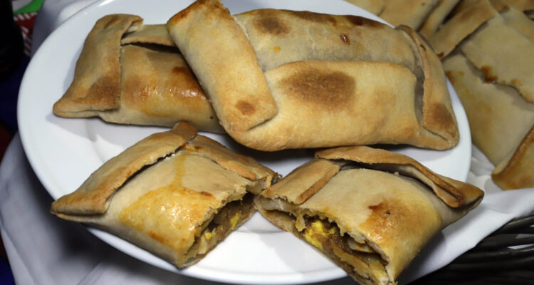 Lo que dejan de compran los chilenos en septiembre para priorizar gastos en comida y celebraciones