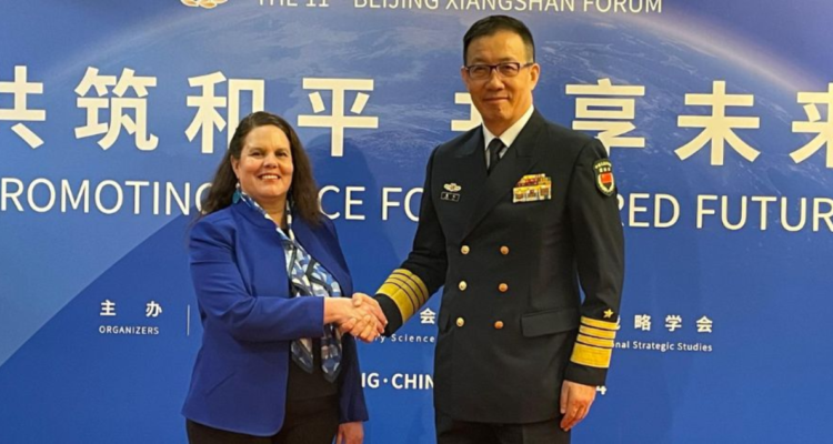 En visita a Beijing ministra de Defensa afirma que Chile busca ampliar cooperación militar con China