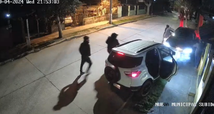 Conductor frustra encerrona en Maipú: intentó atropellar a delincuentes que le dispararon