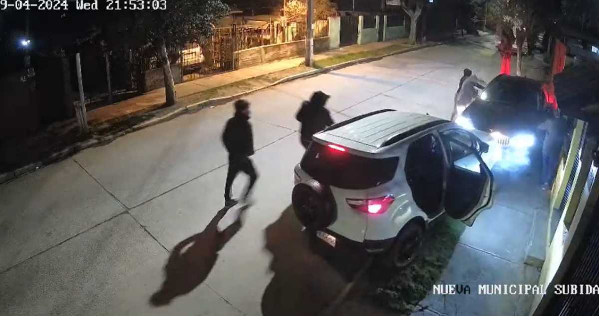 Conductor frustra encerrona en Maipú: intentó atropellar a delincuentes que le dispararon