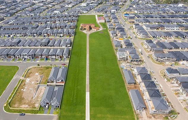 Como en 'Up': familia rehúsa vender millonario terreno en Sídney mientras decenas de casas la rodean