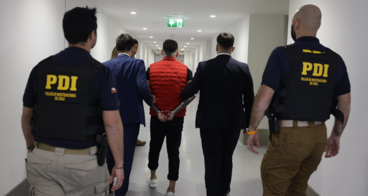 Extraditan a sujeto acusado de asalto mortal en el Aeropuerto de Santiago: estaba detenido en Paraguay