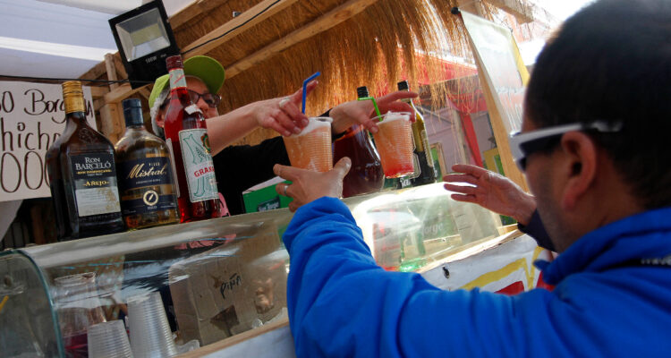 En Los Ángeles las fondas atenderán hasta el sábado y tienen autorización para cerrar a las 03:00 am