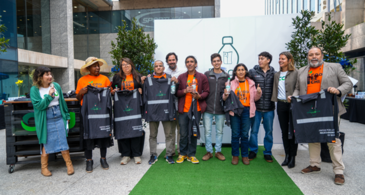 Más de 60 recicladores de base ganan fondo concursable para financiar equipamiento de sus negocios