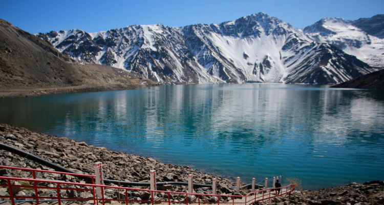 Pese a histórico superávit por lluvias: reserva del agua de la RM es menor a la del año pasado