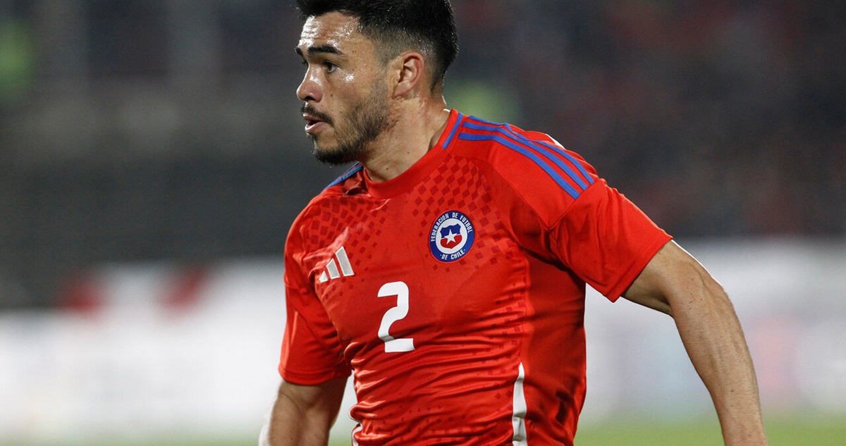 Gabriel Suazo jugando por La Roja.
