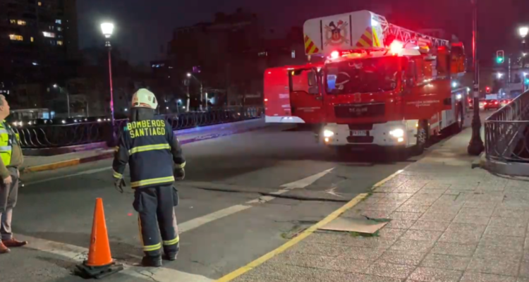 Encuentran cadáver en el lecho del Río Mapocho: indagan causa de muerte de la persona