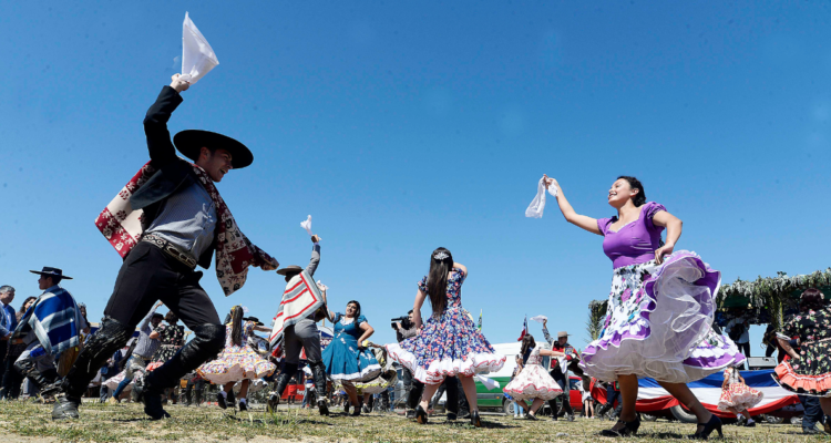 ¿Cuál es la historia de la cueca? Distintas teorías explican el origen del baile nacional
