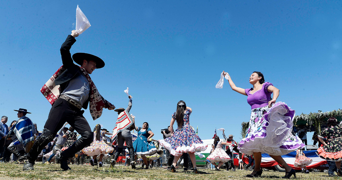 ¿Cuál es la historia de la cueca? Distintas teorías explican el origen del baile nacional