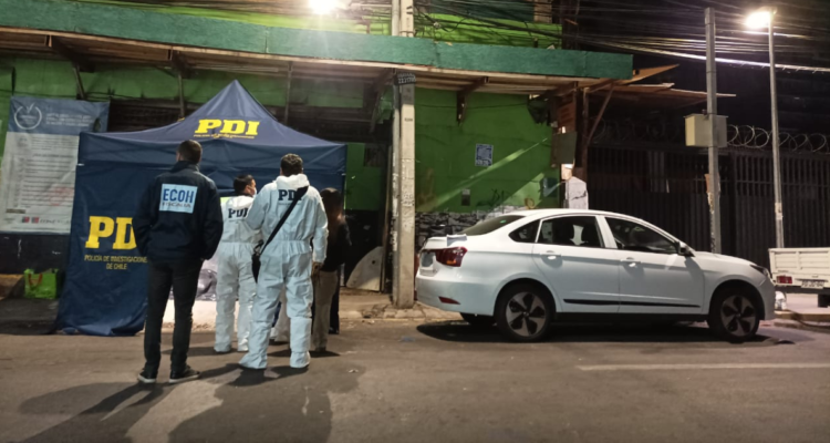 Hombre fue asesinado a balazos frente a su casa en Estación Central