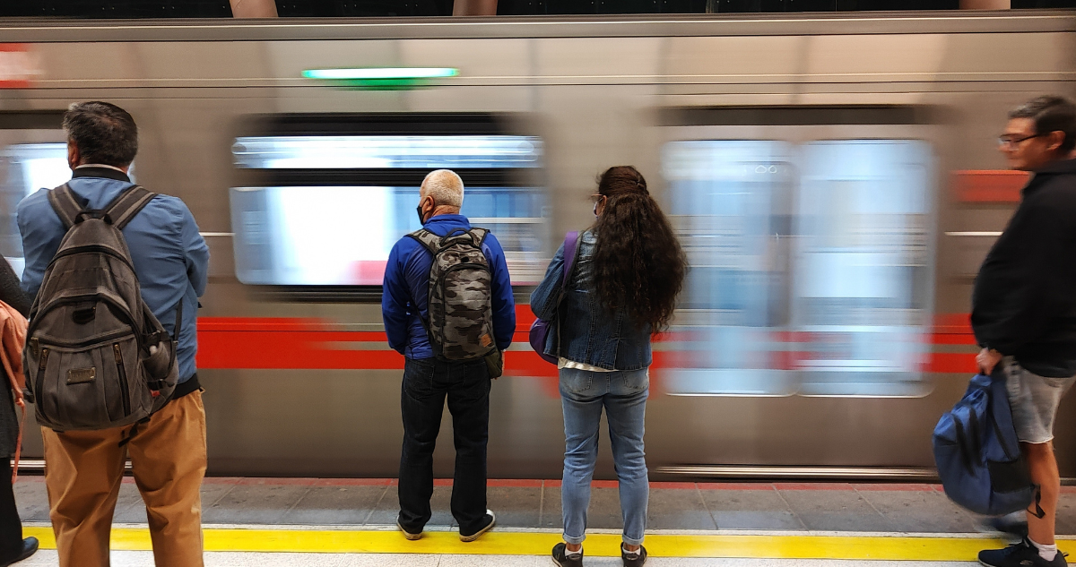 Gran Santiago: Así funcionará el horario extendido del Metro y las micros durante Fiestas Patrias