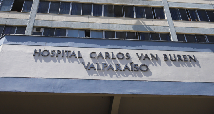 Frontis del hospital Van Buren donde murió acusado de abusar sexualmente de perros en Valparaíso