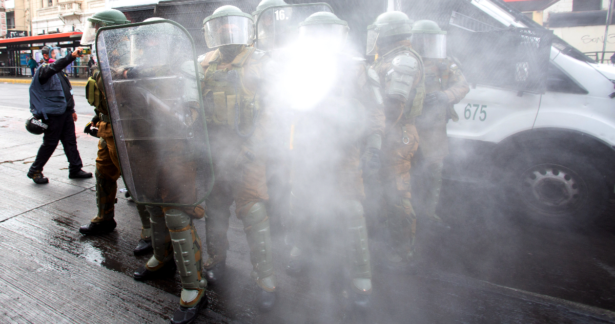 INDH RM se querella contra Carabineros por uso excesivo de la fuerza contra estudiantes del Liceo N°1