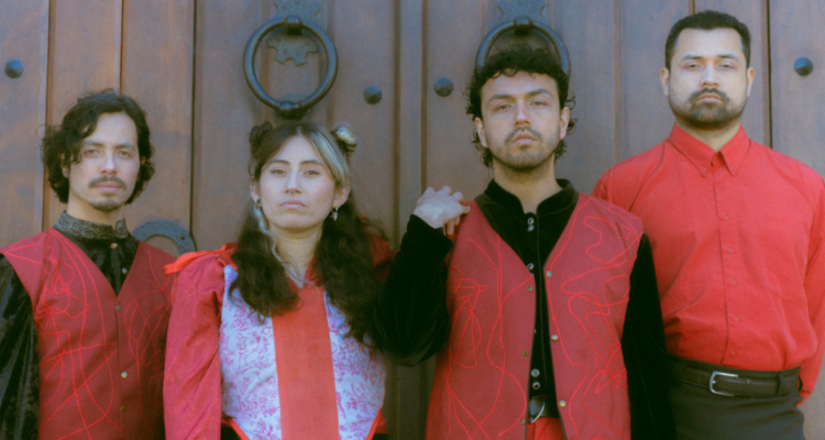 Foto de la formación de la banda Ineino