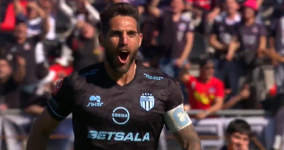 Joaquín Larrivey Magallanes Colo Colo triplete